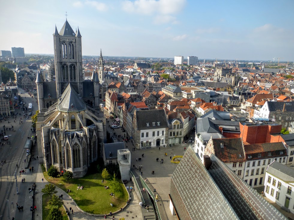 widok-z-wiezy-zegarowej-na-kosciol-sw-mikolaja