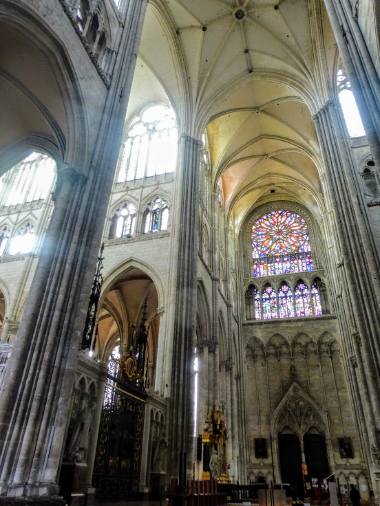 katedra-notre-dame-wnetrze