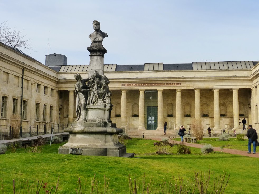dziedziniec-biblioteki