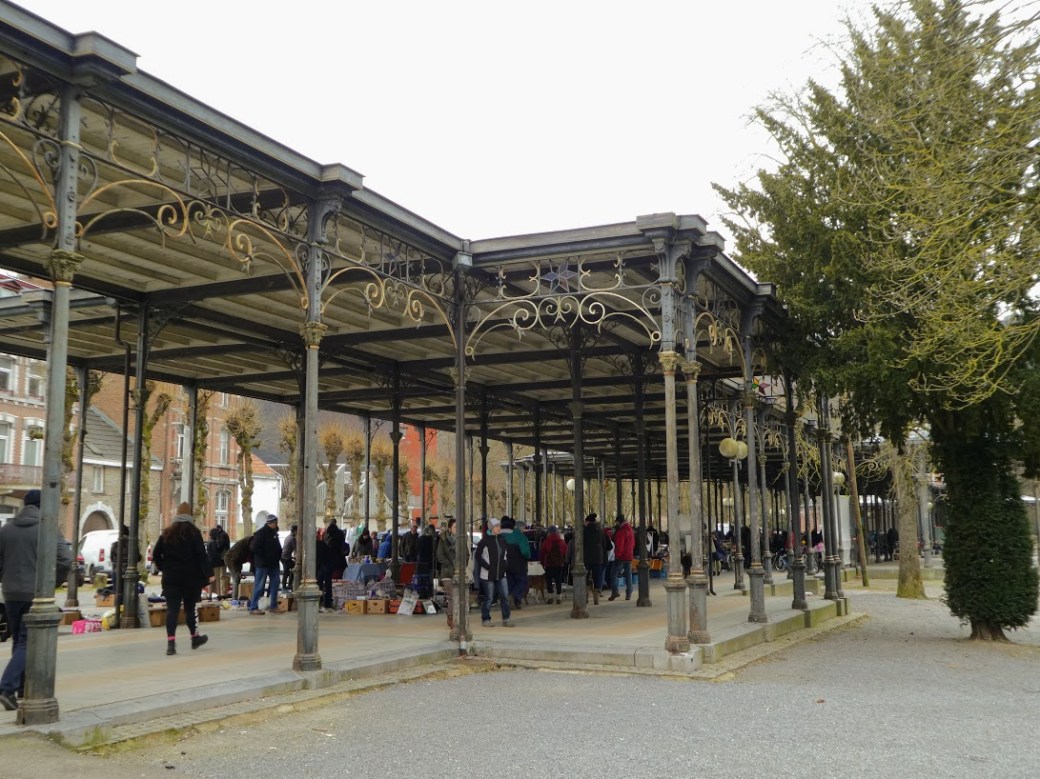 6. Galeria i pchli targ